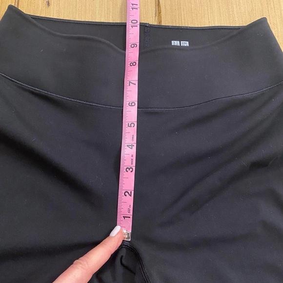 Uniqlo Women’s Black Legging Athletic Wear Exercise Crop medium - Picture 7 of 11